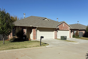 610-643 Sisken Ct in Edmond, OK - Building Photo