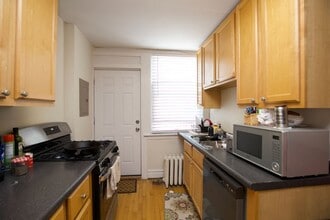 733 Elm, Unit 103 in Northfield, IL - Building Photo - Building Photo