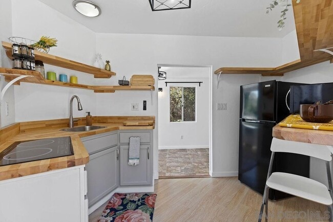property at 10119 Grandview Dr