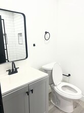 2320 S Robertson Blvd, Unit 202 in Los Angeles, CA - Building Photo - Building Photo