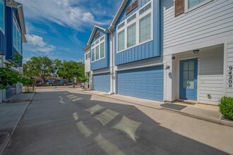 9420 Kerrwood Ln in Houston, TX - Foto de edificio - Building Photo