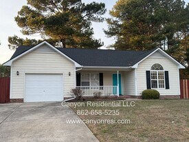101 Horace Ct in Raeford, NC - Building Photo