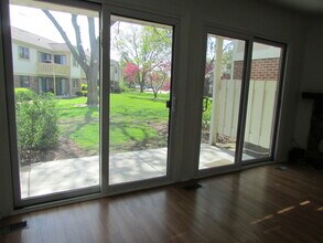 1160 Northbury Ln in Wheeling, IL - Building Photo - Building Photo