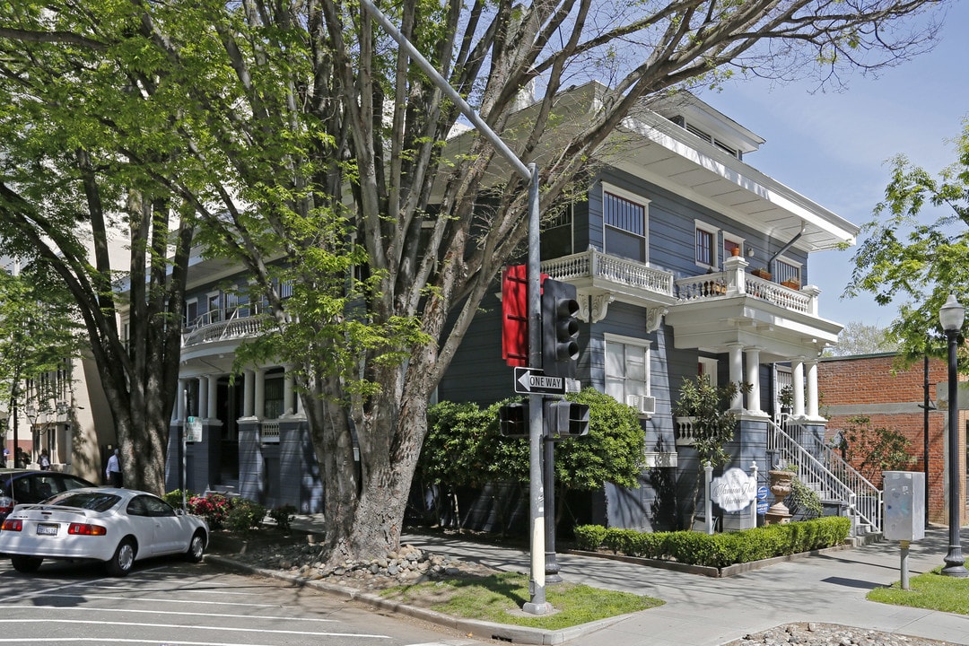 Mansion Flat Apartments in Sacramento, CA - Foto de edificio