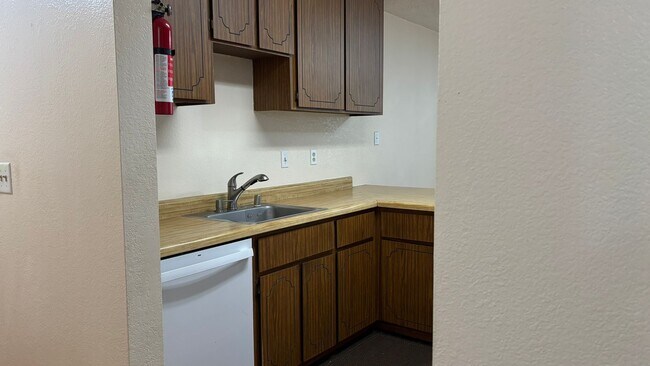 5035 Valley Crest Dr in Concord, CA - Building Photo - Building Photo