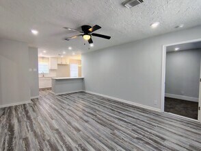 2821 1st Ave N in Texas City, TX - Building Photo - Building Photo