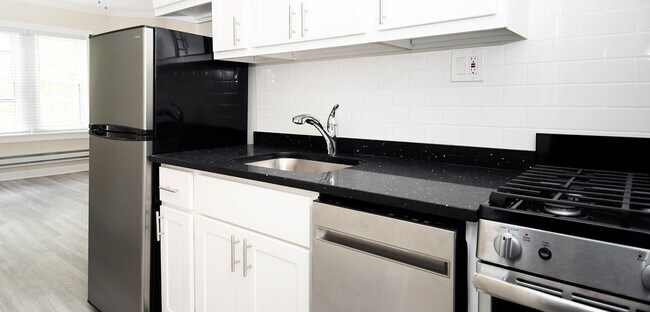 648 W Roscoe St in Chicago, IL - Foto de edificio - Building Photo