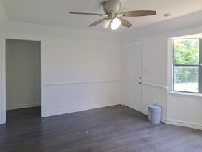 57201 Perry St in Irving, TX - Building Photo - Building Photo