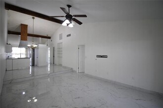10351 Juniper Ct in Pembroke Pines, FL - Building Photo - Building Photo