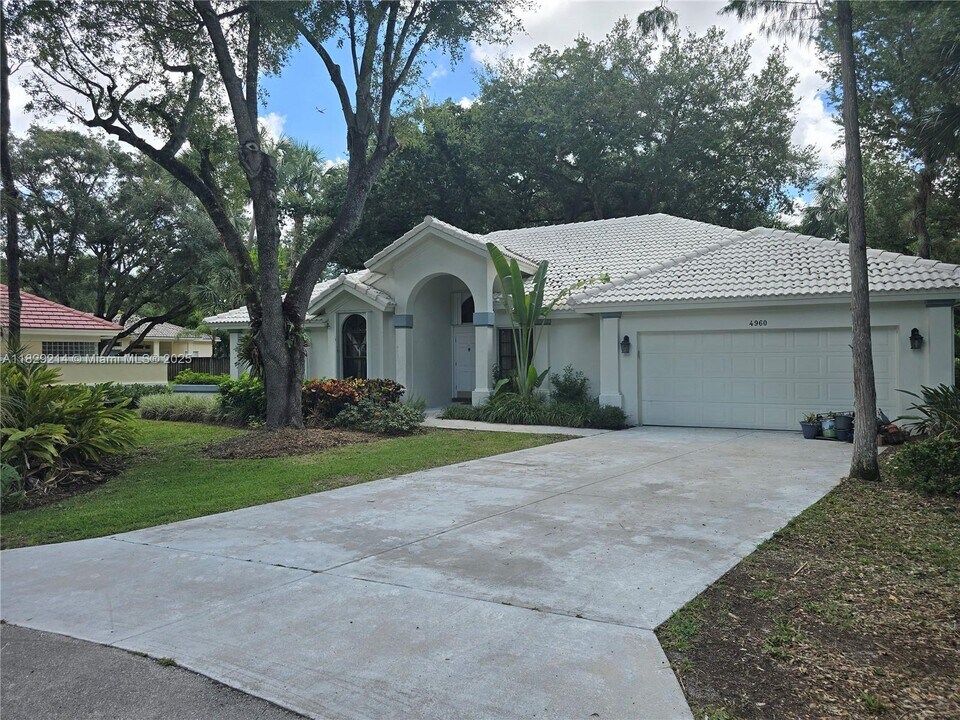 4960 NW 65th Ave in Lauderhill, FL - Building Photo