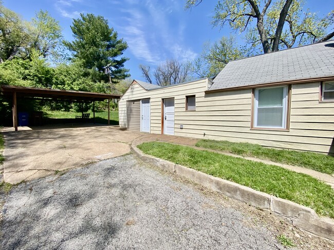 509 La Motte Ln in Ferguson, MO - Building Photo - Building Photo
