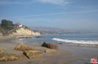 29202 Heathercliff Rd in Malibu, CA - Building Photo - Building Photo