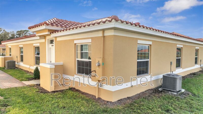 1600 Cumin Dr in Poinciana, FL - Building Photo