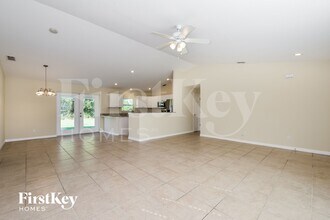 12246 Helios Ave in Port Charlotte, FL - Foto de edificio - Building Photo