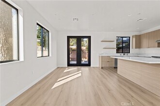 11145 Hortense St in Los Angeles, CA - Building Photo - Building Photo