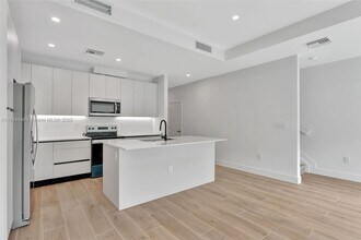 1563 NW 94th Ave in Coral Springs, FL - Building Photo - Building Photo