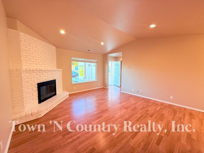 1720 Cherokee Dr in Salinas, CA - Foto de edificio - Building Photo