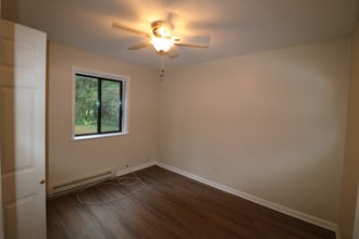 2 Waldron Ln in Saratoga Springs, NY - Building Photo - Building Photo