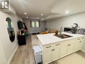 84 Doyle Dr in Guelph, ON - Building Photo - Building Photo