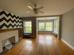 1909 W Argyle St, Unit 1 in Chicago, IL - Building Photo - Building Photo