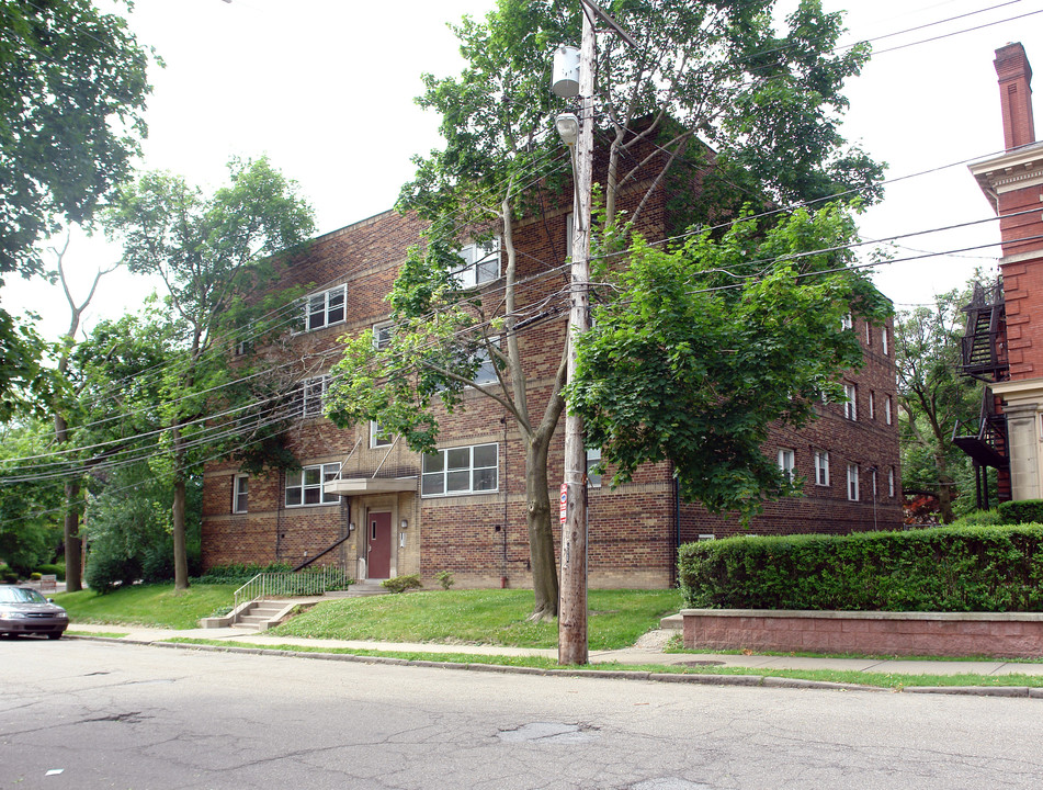 630 Clyde Street in Pittsburgh, PA - Foto de edificio