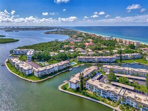 4410 Exeter Dr in Longboat Key, FL - Building Photo - Building Photo