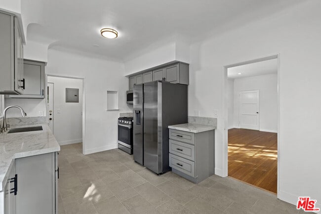 property at 2360 Kerwood Ave