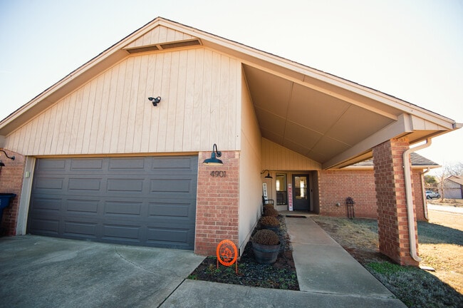 property at 4901 N Rogers Dr