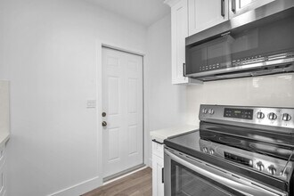 1801 SW 5th St, Unit #1 in Miami, FL - Foto de edificio - Building Photo