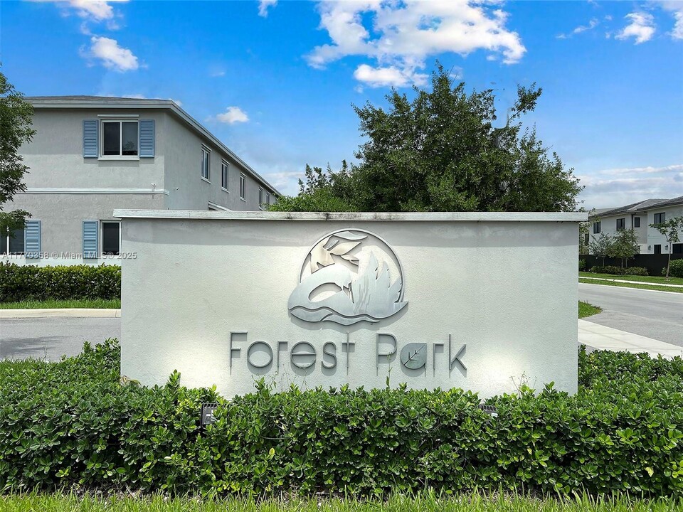 388 NW 12th Pl in Florida City, FL - Building Photo