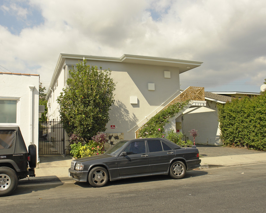 1119 N Genesee Ave in Los Angeles, CA - Building Photo