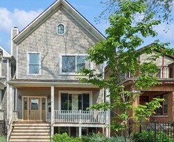 3035 N Leavitt St in Chicago, IL - Building Photo