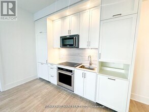 470-3470 Front St W in Toronto, ON - Building Photo - Building Photo