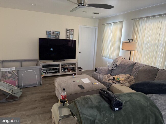 7608 Heritage Dr in Annandale, VA - Building Photo - Building Photo