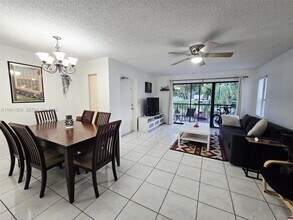 1102 Green Pine Blvd in West Palm Beach, FL - Building Photo - Building Photo