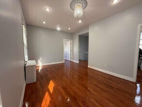 18 W 49th St in Bayonne, NJ - Building Photo - Building Photo