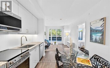 700 Sheppard Ave W in Toronto, ON - Building Photo - Building Photo