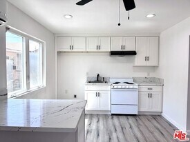 841 W 64th St, Unit 8415 in Los Angeles, CA - Building Photo