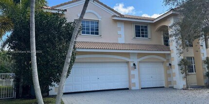 991 Crestview Cir in Weston, FL - Building Photo - Building Photo