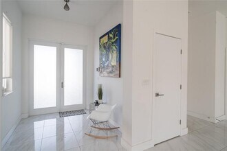 3900 SW 69th Ave in Miami, FL - Building Photo - Building Photo