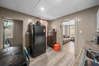 902 W 8th St in Sioux Falls, SD - Building Photo - Building Photo