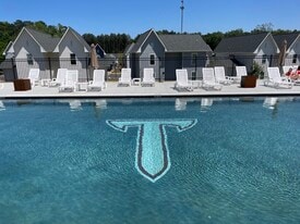Ivy Row Troy Apartamentos