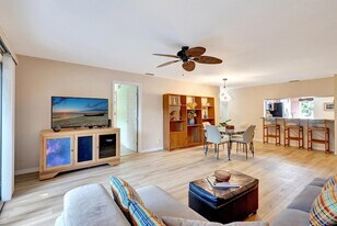 3110 Surf Way, Unit 4 in Riviera Beach, FL - Building Photo