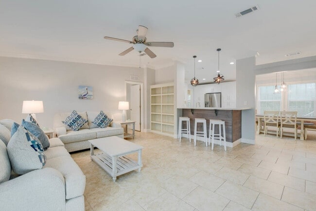 886 Loggerhead Ln