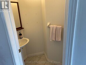 833 Scollard Ct in Mississauga, ON - Building Photo - Building Photo