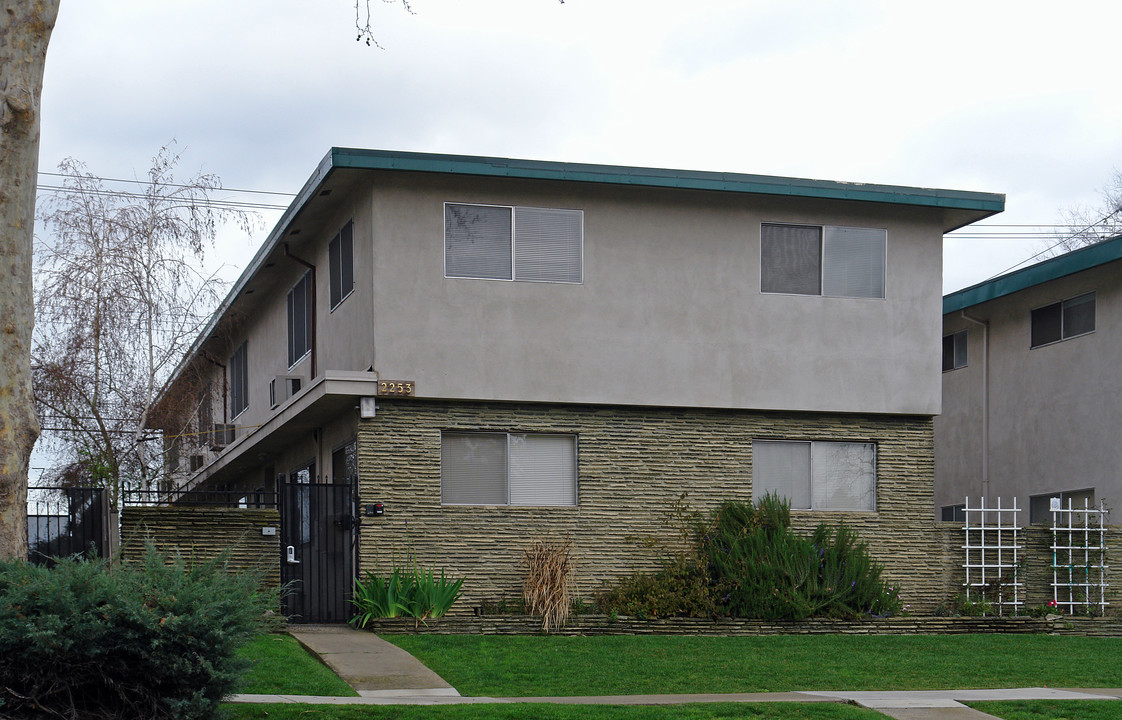 2253 2nd Ave in Sacramento, CA - Building Photo