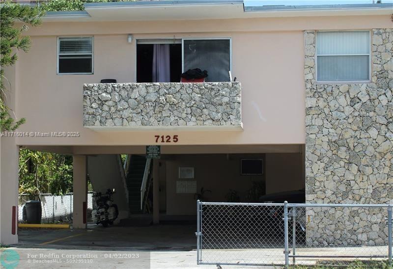 7125 Dickens Ave in Miami Beach, FL - Building Photo