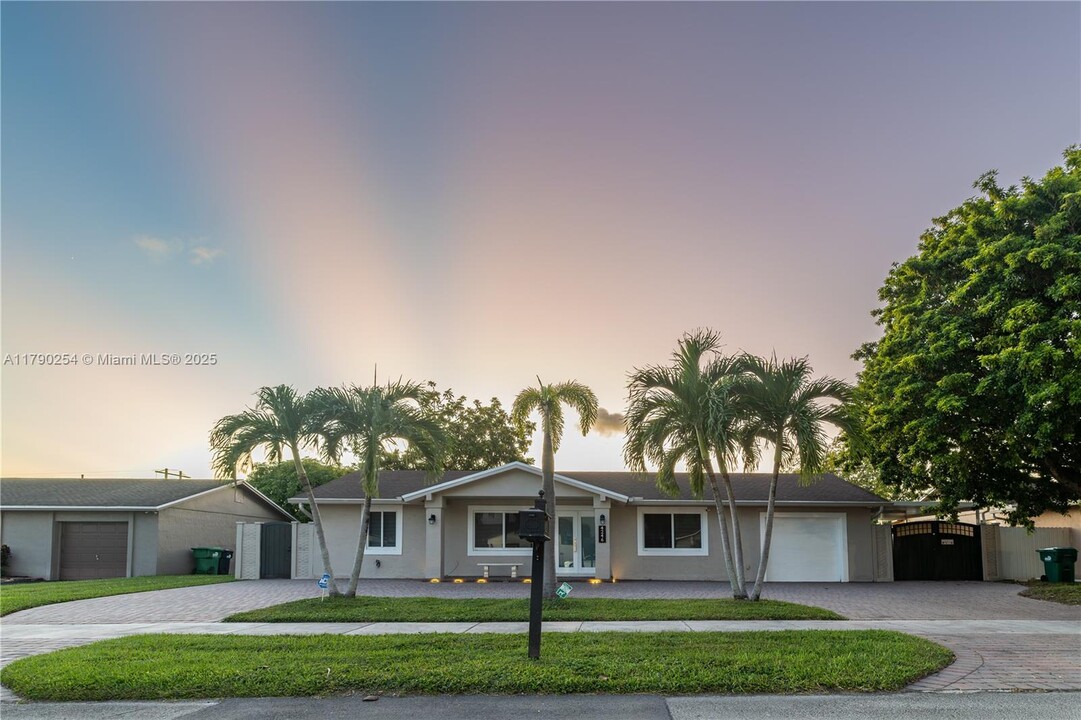4246 SW 134th Pl in Miami, FL - Building Photo