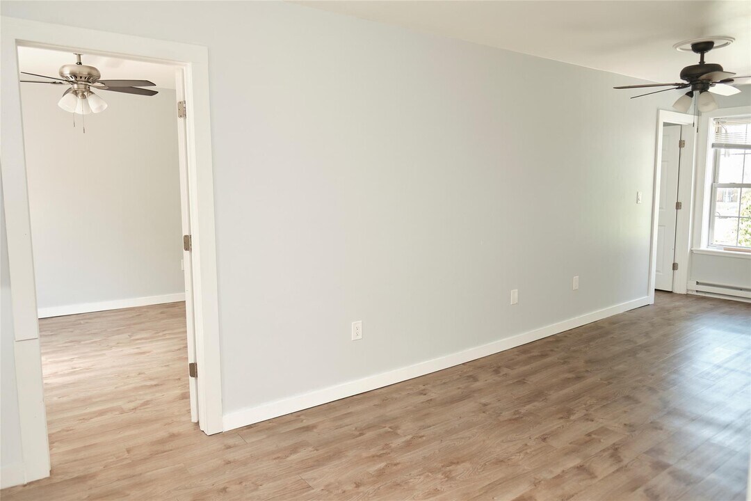 73 E Main St in Beacon, NY - Building Photo