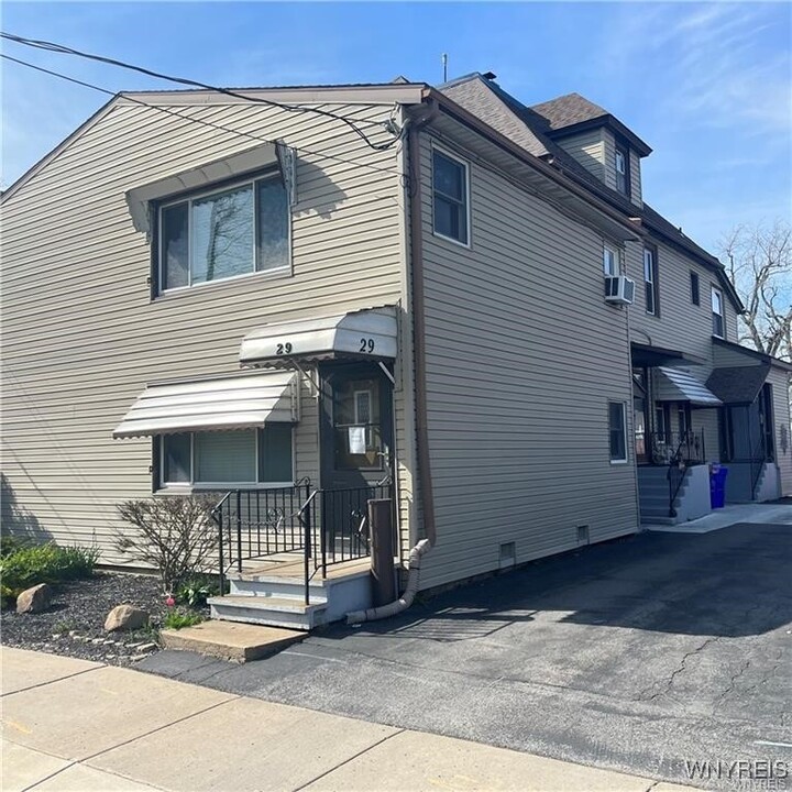 29 Lake Ave in Blasdell, NY - Building Photo